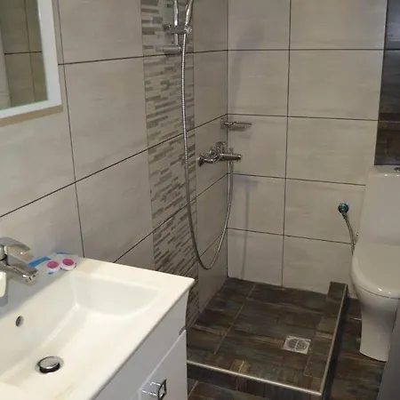 Lägenhetshotell Opalium Front 3*