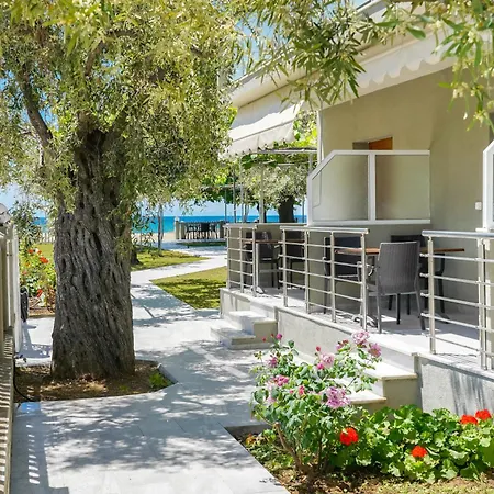 Opalium Front Aparthotel