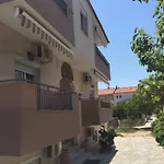 Opalium Front 3* بوتوس