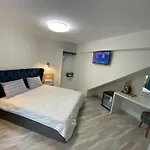 Opalium Front 3* بوتوس