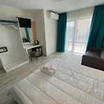 Opalium Front 3* بوتوس