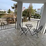 Opalium Front شقة فندقية بوتوس