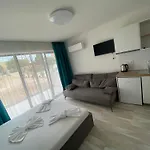 Opalium Front بوتوس