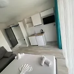 Opalium Front بوتوس