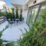 Opalium Front شقة فندقية بوتوس