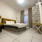 Opalium Front شقة فندقية بوتوس