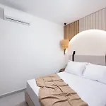 Opalium Front شقة فندقية بوتوس