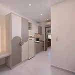 Opalium Front 3* بوتوس