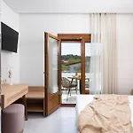 Opalium Front شقة فندقية بوتوس