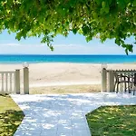 Opalium Front 3* بوتوس