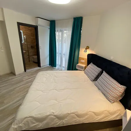 Opalium Front Apart Otel Potos