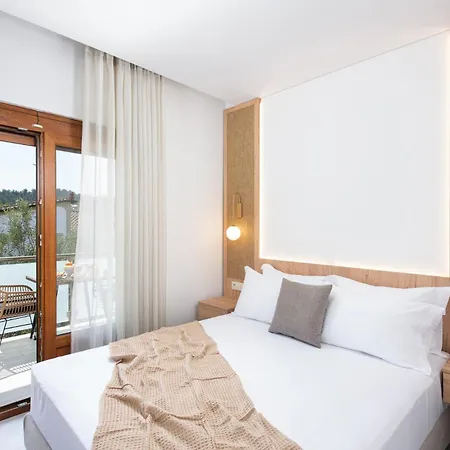 Opalium Front Apart Otel