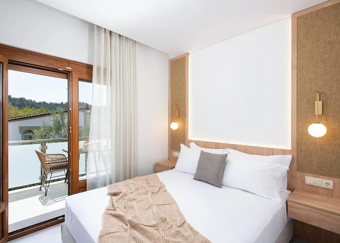 Opalium Front Aparthotel